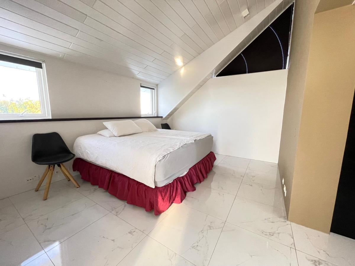 Big Villa Centrally Located In Рейкявик Екстериор снимка