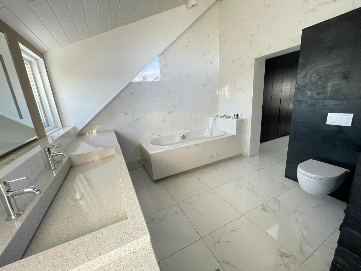 Big Villa Centrally Located In Рейкявик Екстериор снимка