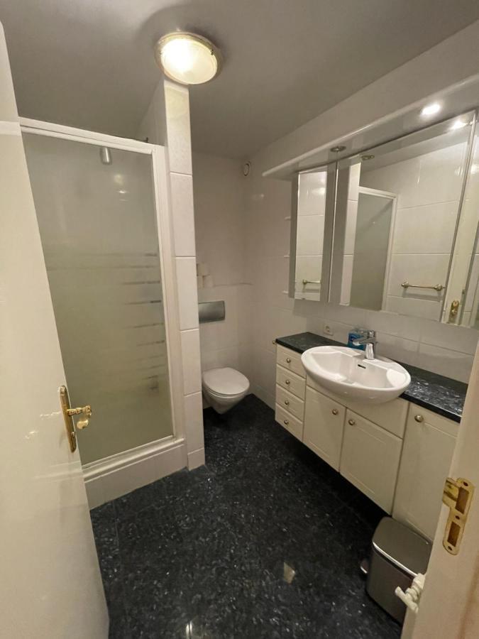 Big Villa Centrally Located In Рейкявик Екстериор снимка