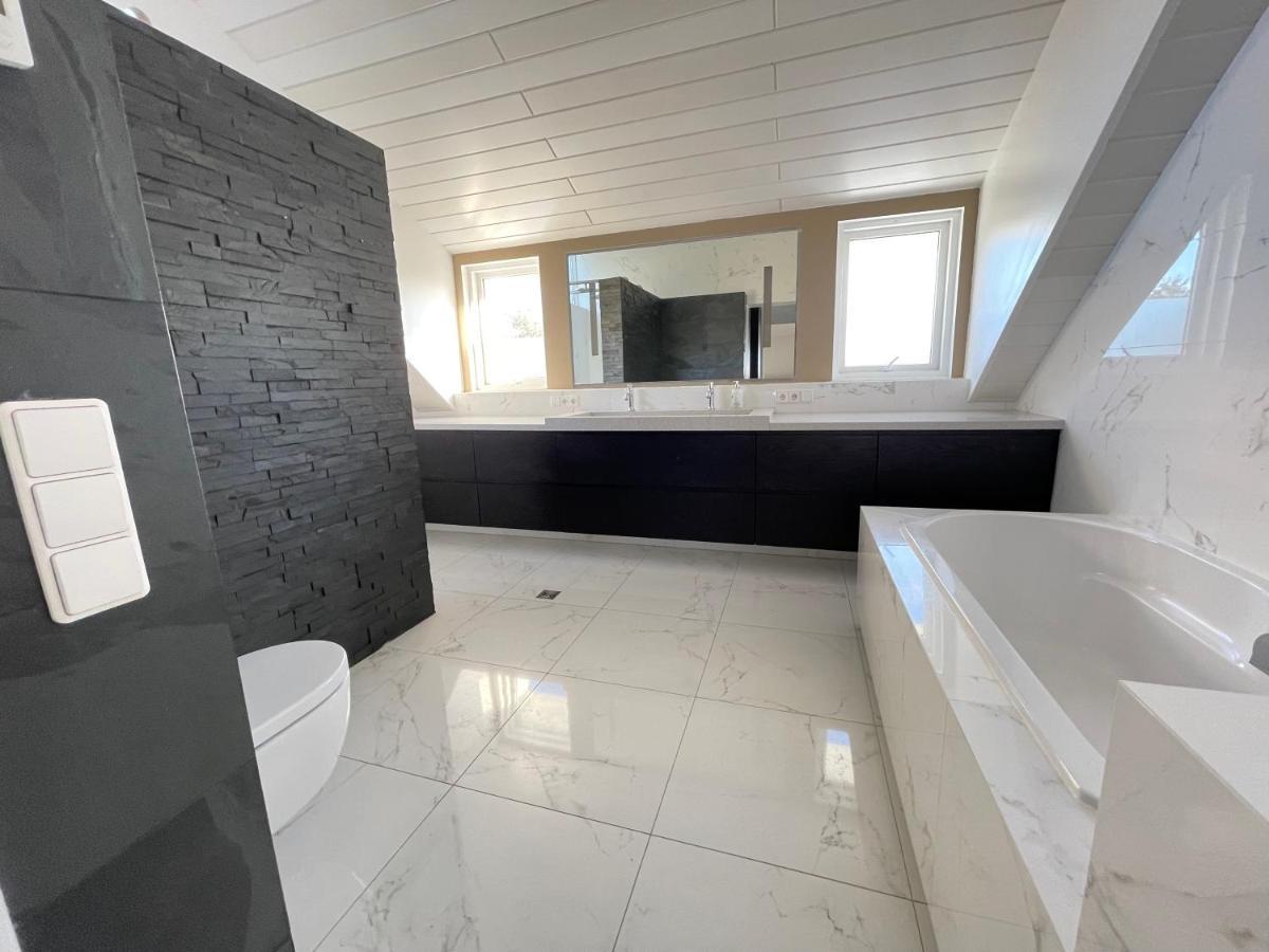Big Villa Centrally Located In Рейкявик Екстериор снимка