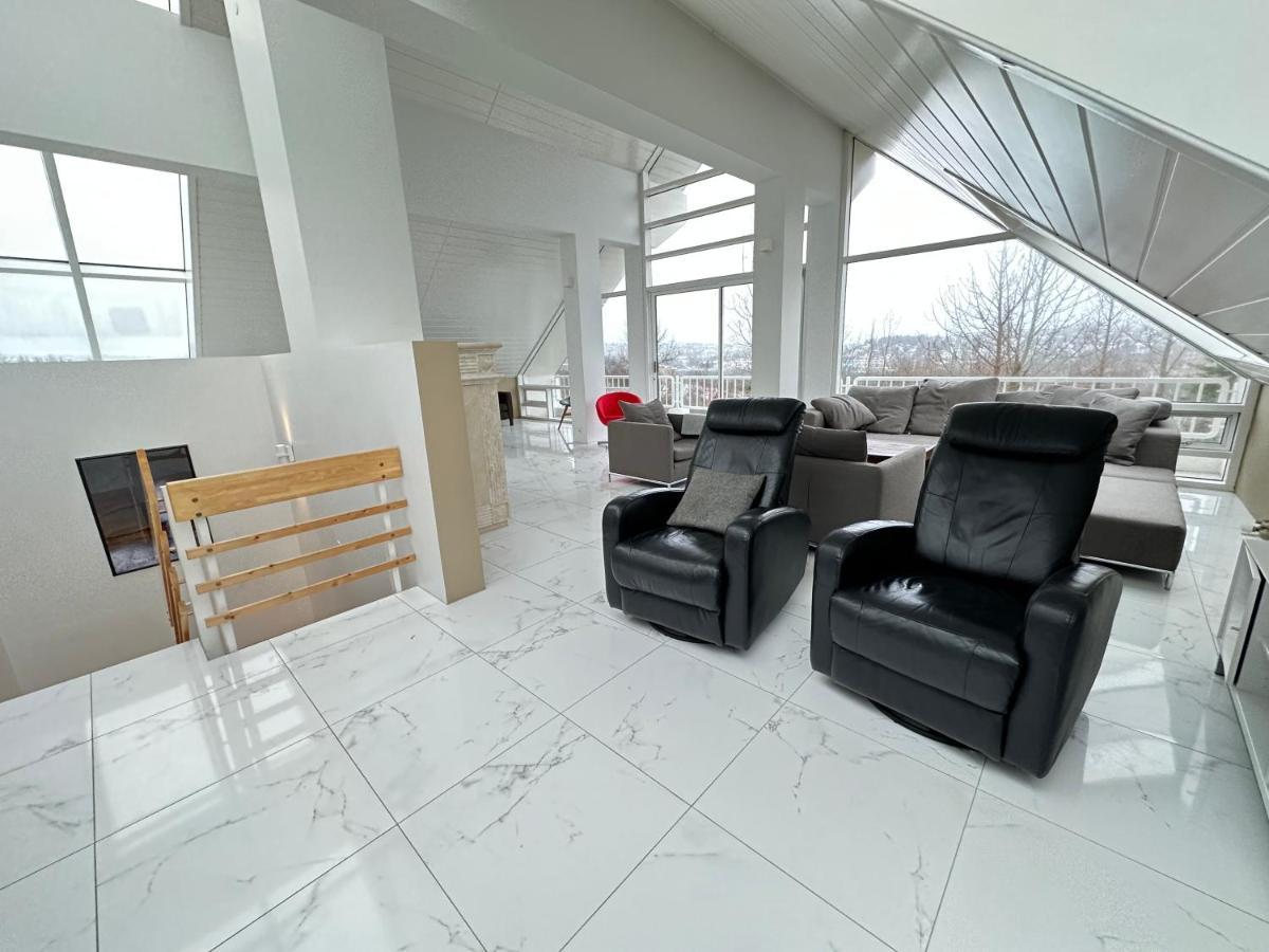 Big Villa Centrally Located In Рейкявик Екстериор снимка