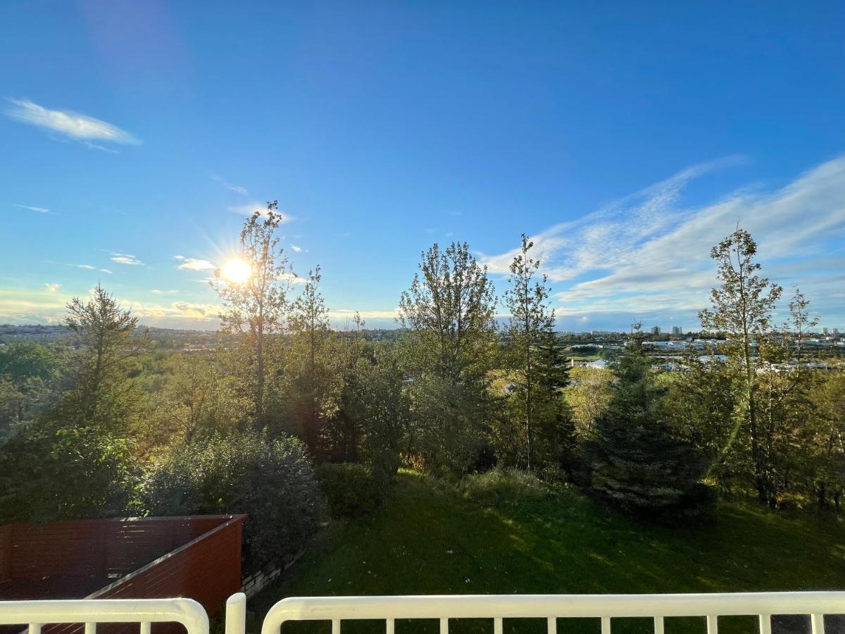 Big Villa Centrally Located In Рейкявик Екстериор снимка